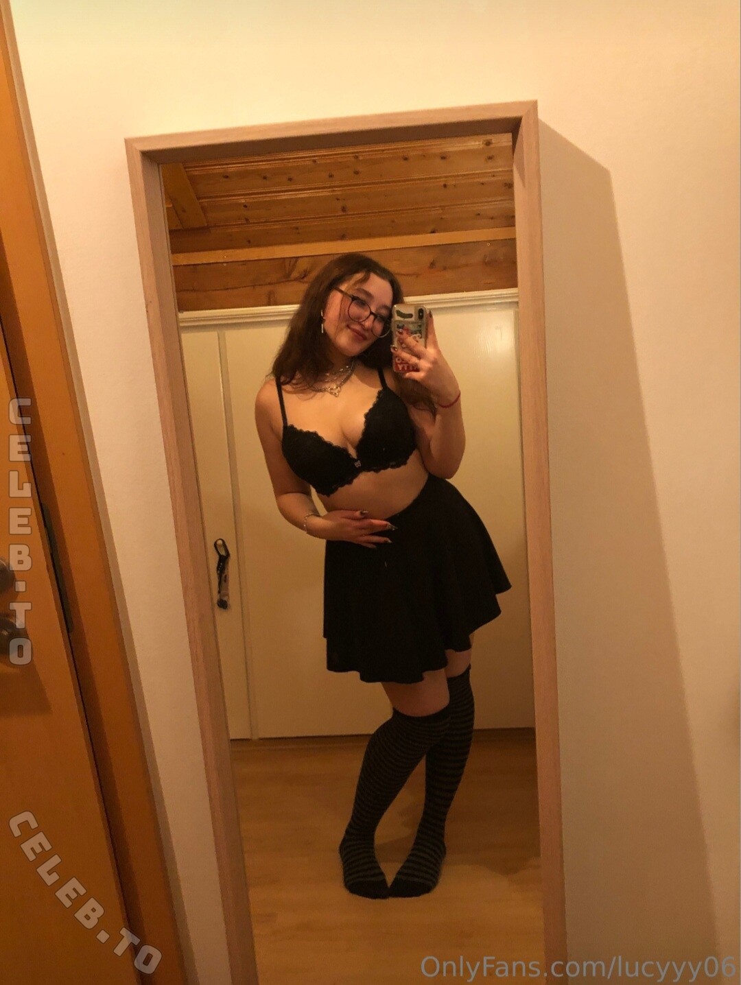 Lucyyy06 nude photo 4