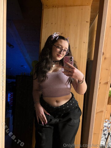 Lucyyy06 – The outfit may not be so exciting... but what I have underneath could be exciting😉