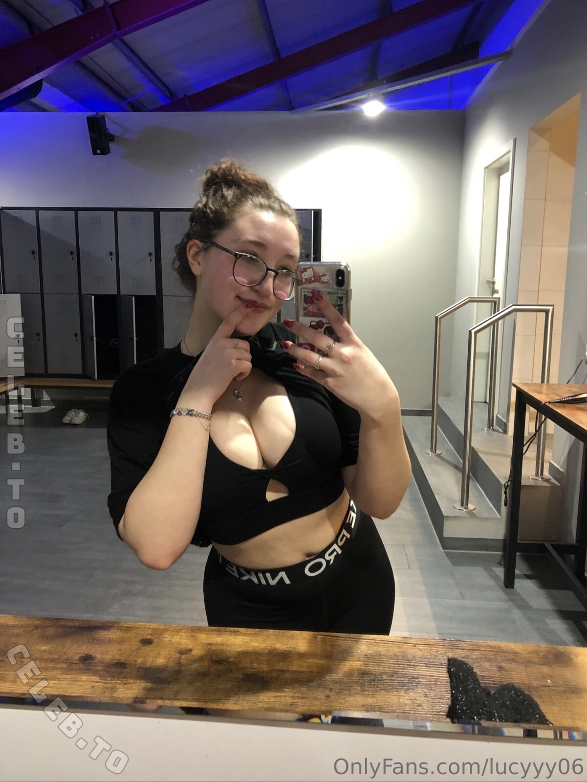 Lucyyy06 nude photo 1