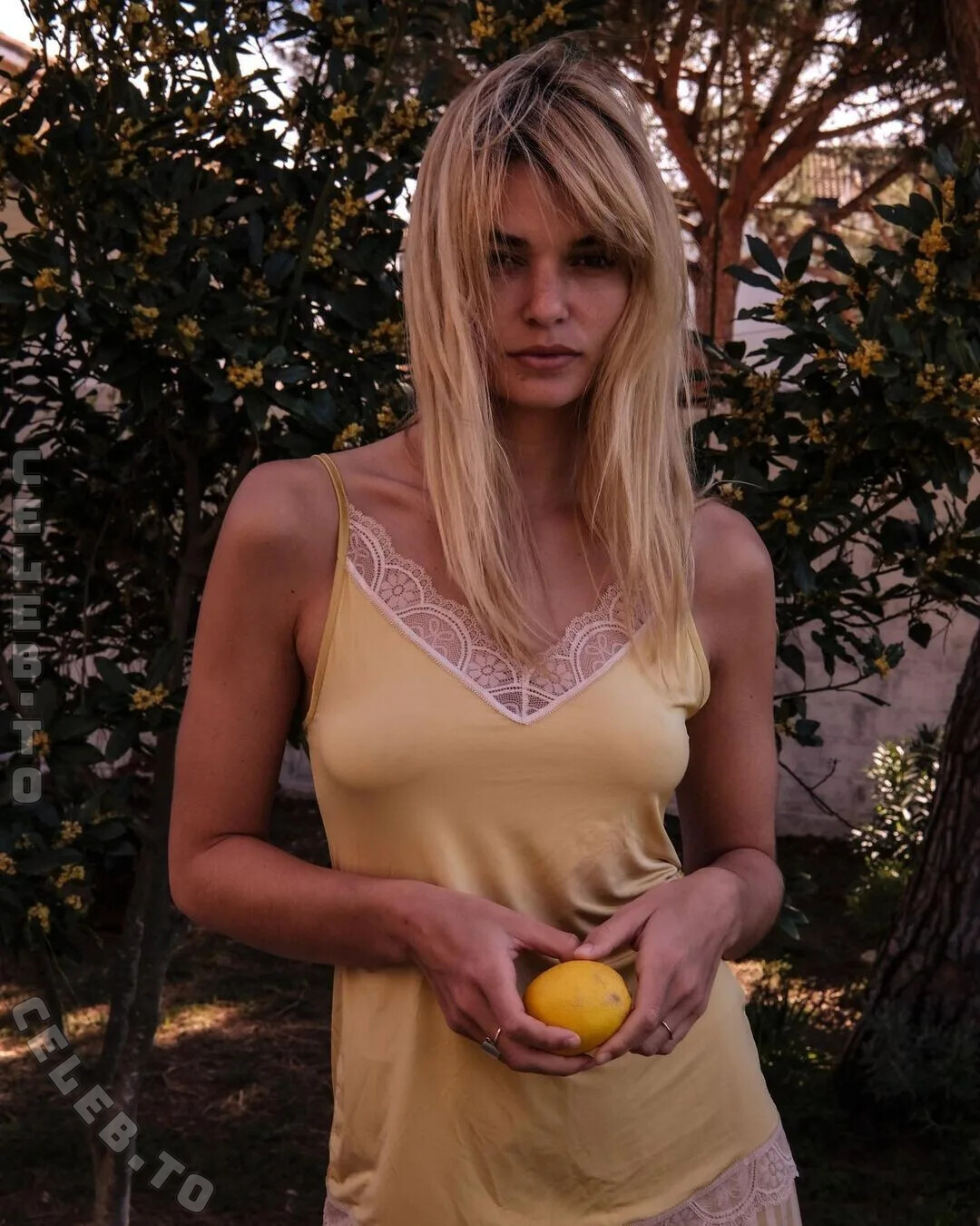 Luisa Hartema nude photo 4