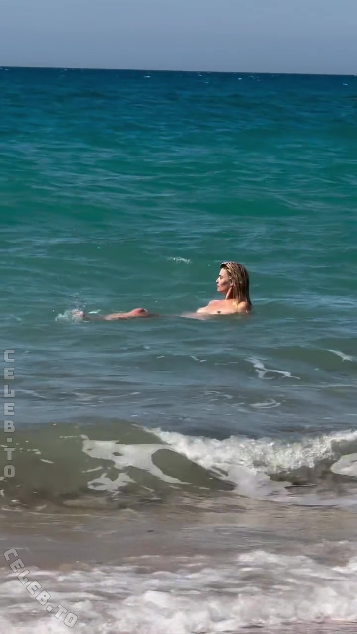 Luisa Hartema nude photo 1