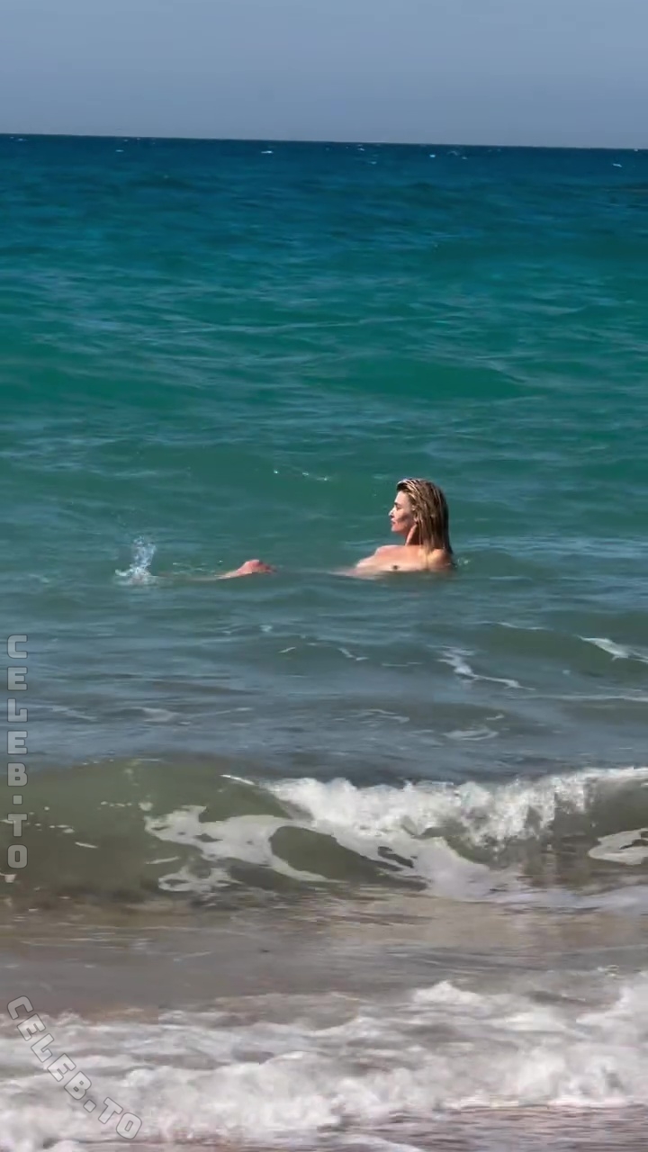 Luisa Hartema nude photo 2