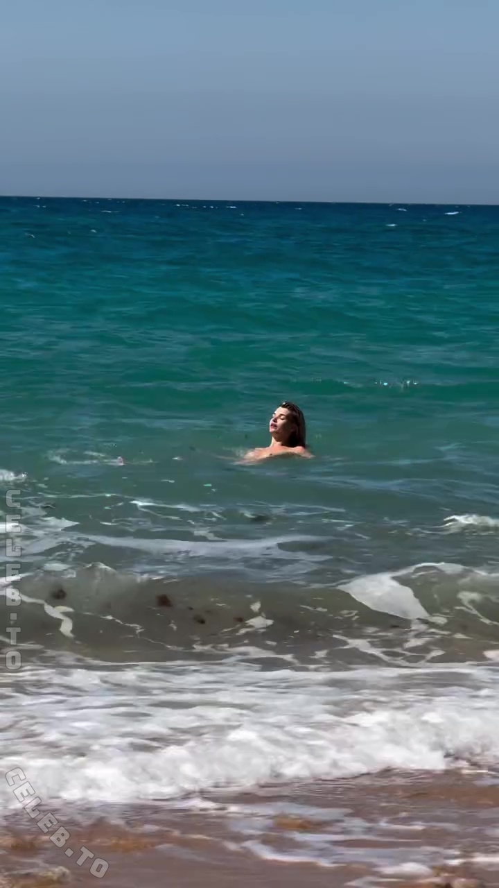 Luisa Hartema nude photo 3