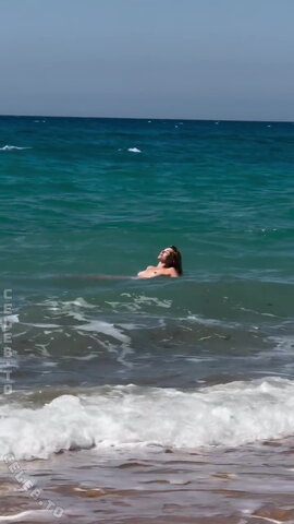 Luisa Hartema nude photo 3