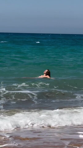 Luisa Hartema nude photo 2