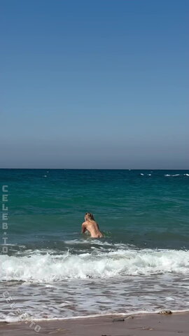 Luisa Hartema nude photo 1