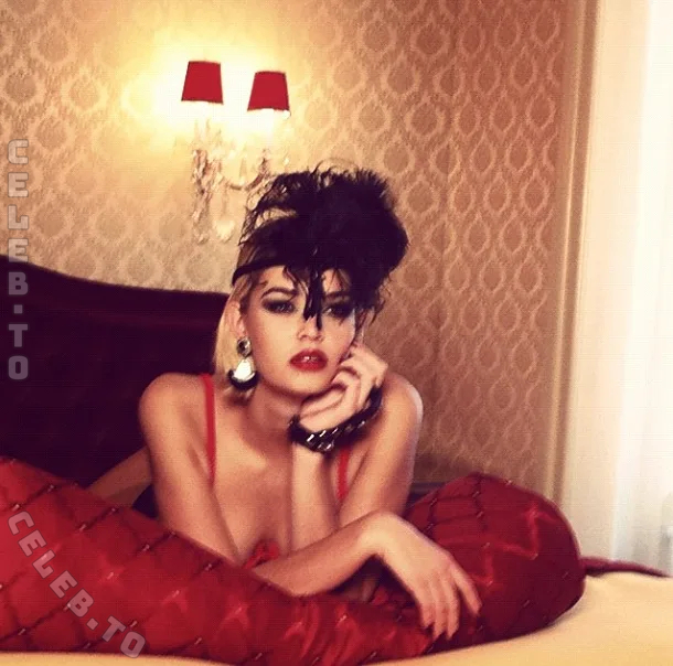 Luisa Hartema nude photo 7