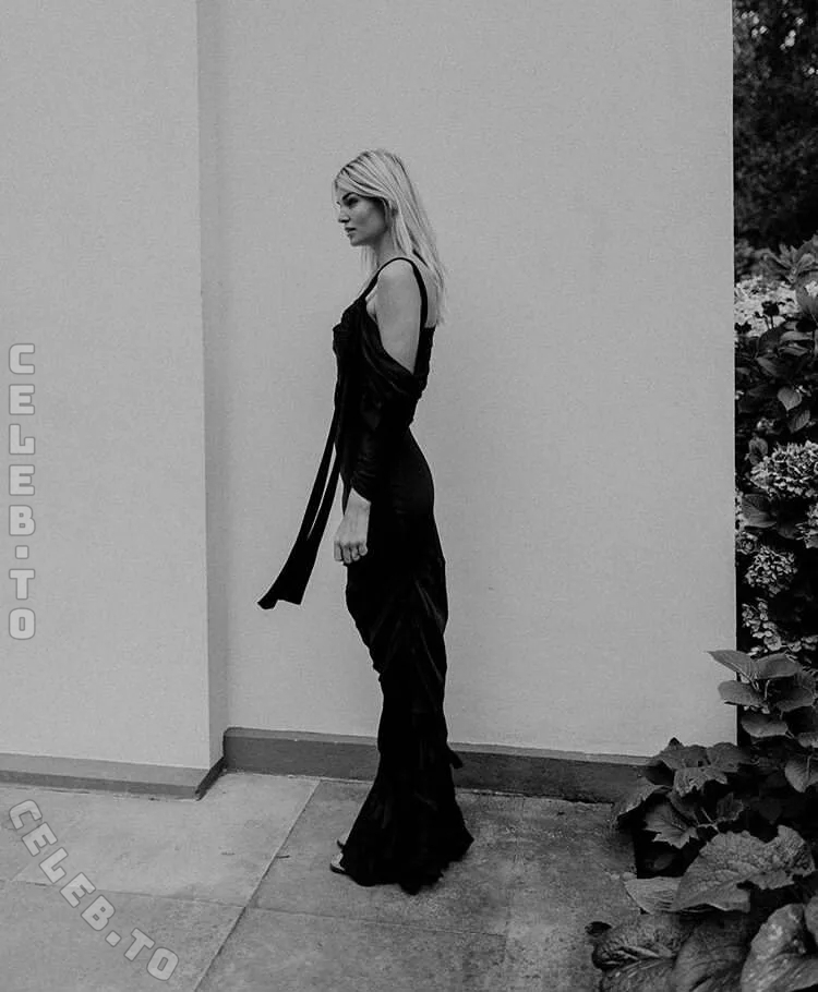 Luisa Hartema nude photo 3