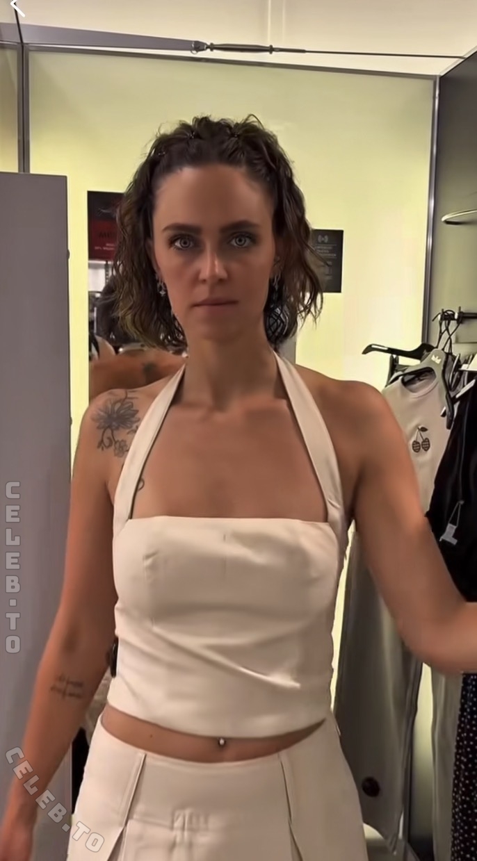 Luise Matejczyk nude photo 7