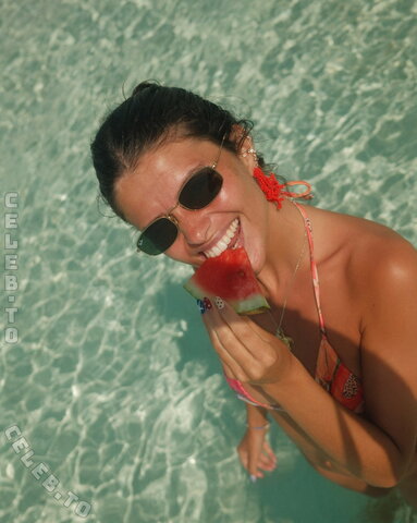 Luisinha Oliveira nude photo 16