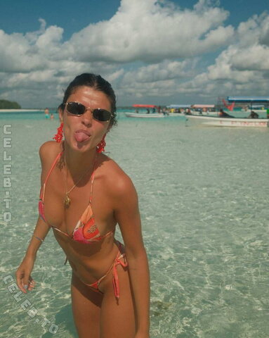 Luisinha Oliveira nude photo 14