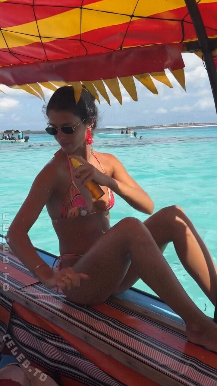 Luisinha Oliveira nude photo 15