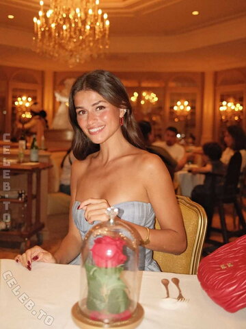 Luisinha Oliveira nude photo 4
