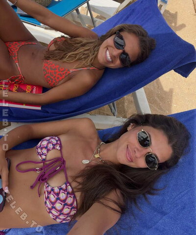 Luisinha Oliveira nude photo 15