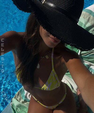 Luisinha Oliveira nude photo 14