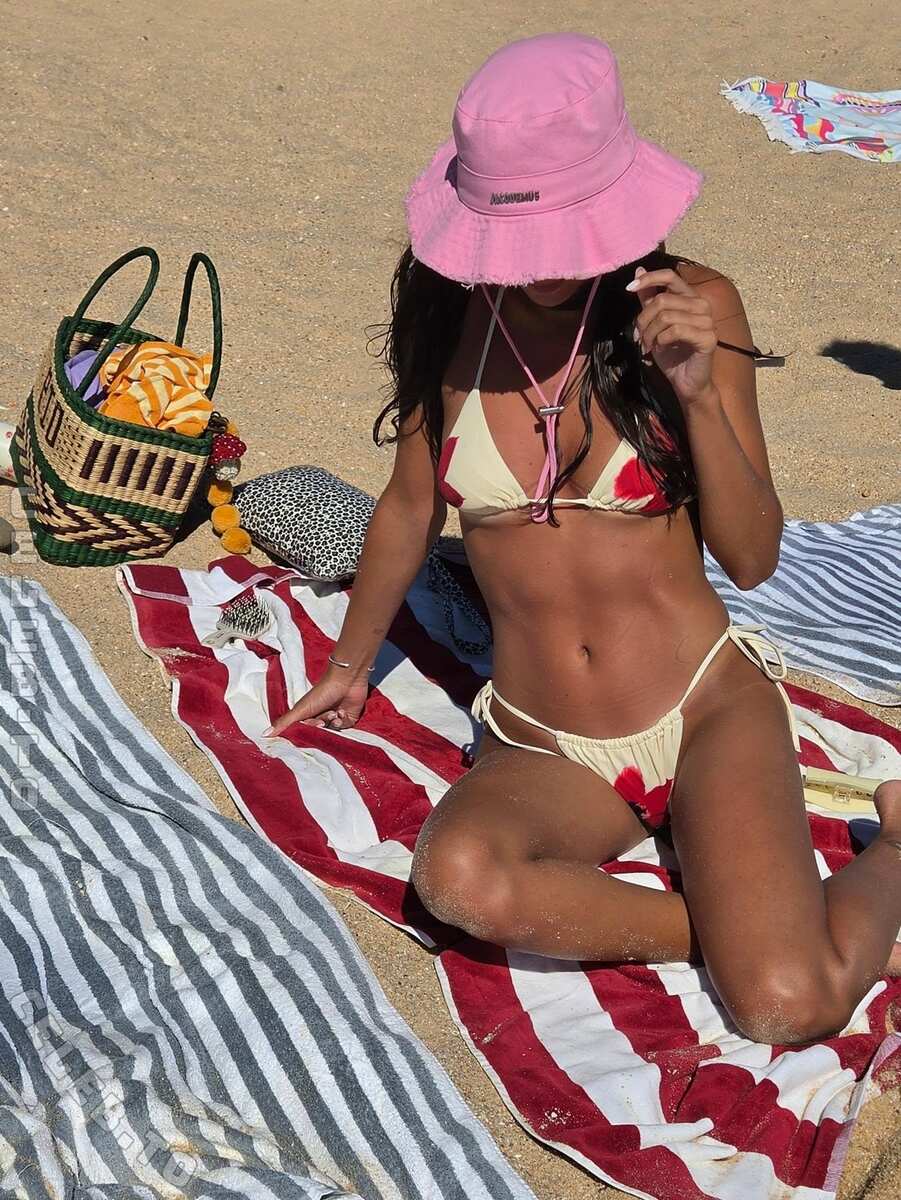 Luisinha Oliveira nude photo 14