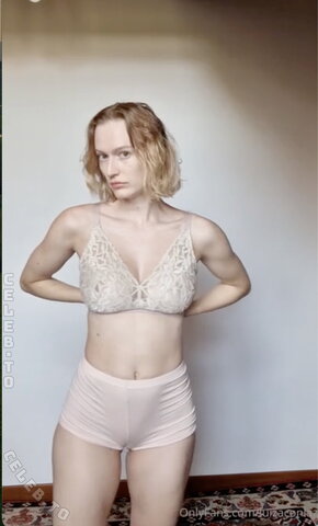 Luiza Conlaz nude photo 2