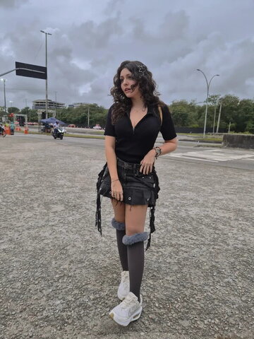 Luiza Velloso nude photo 2