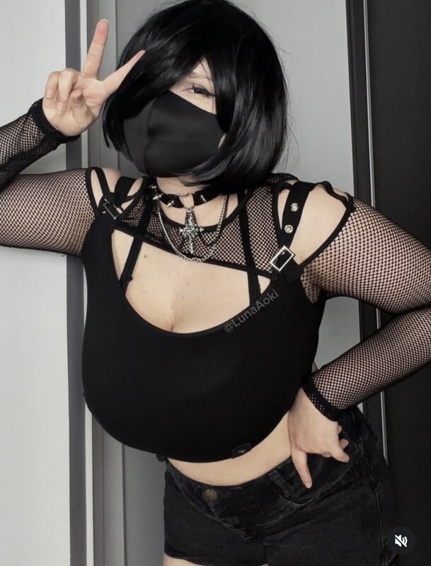 Luna Aoki nude photo 1