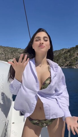 Luna Farina photo 1