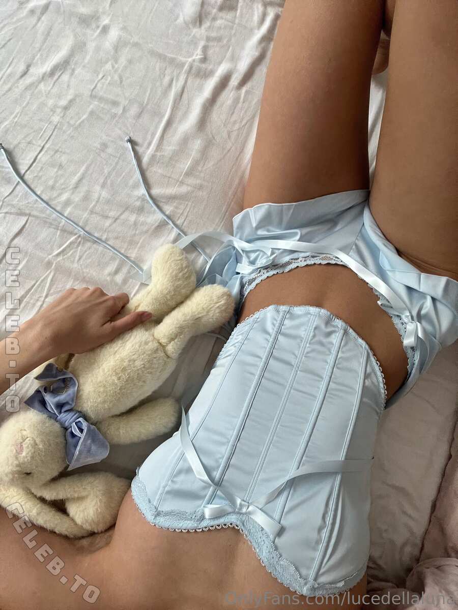 Luna Piombanti nude photo 11
