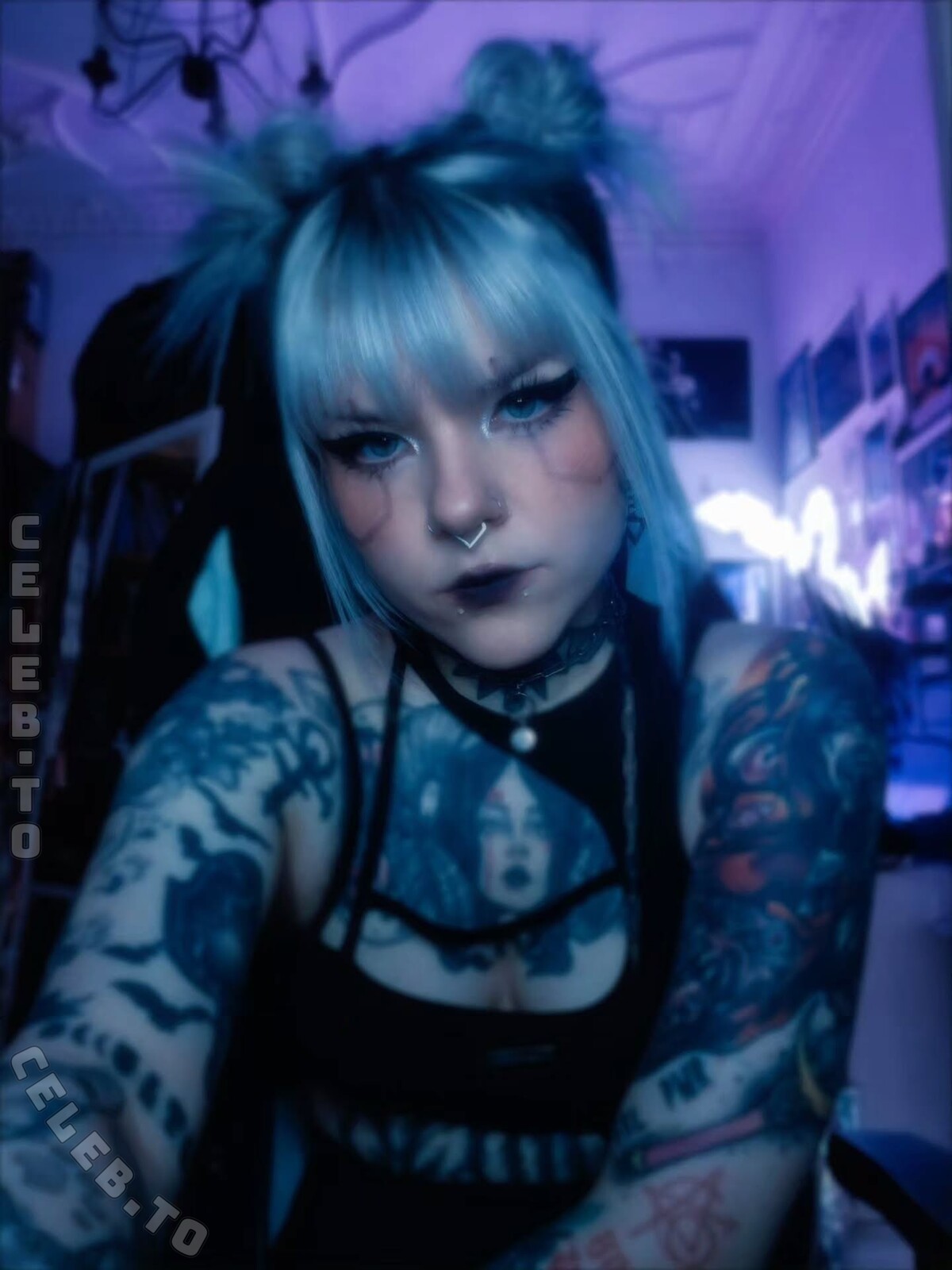 Luna Rave nude photo 1