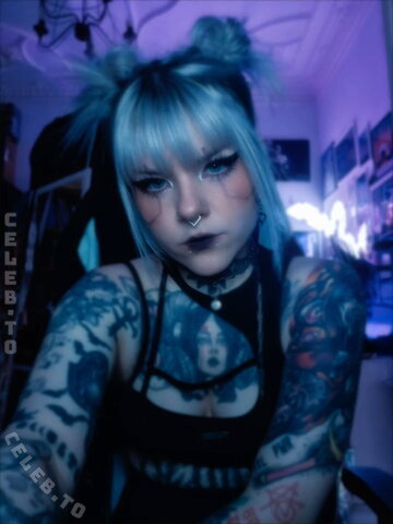 Luna Rave – LUNAxRAVE (also known as ルナ.レイブ or NETRUNNER) is a German content creator, streamer, tattoo artist, and c…