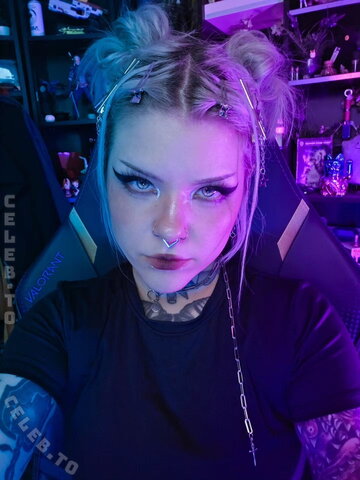 Luna Rave nude photo 1