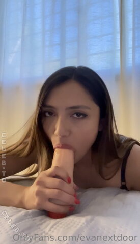 Lunaanextdoor nude photo 1