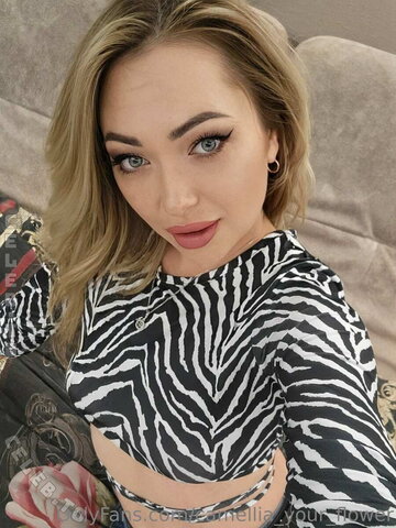 Lunaaura nude photo 4