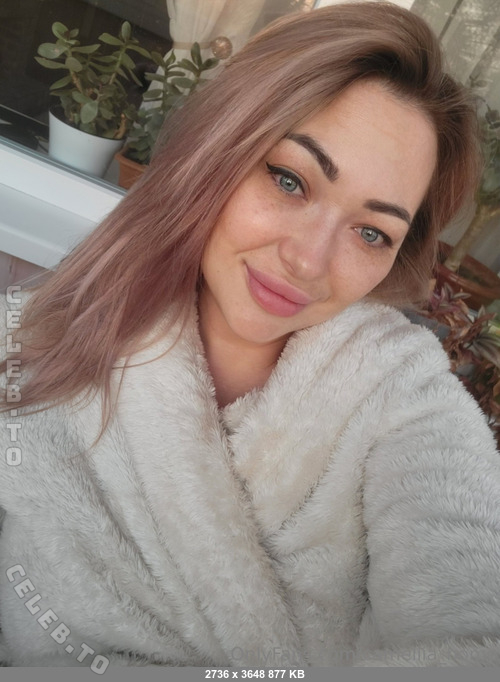 Lunaaura nude photo 2