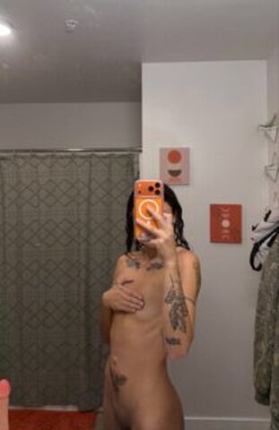 lusciouslovefans nude photo 3