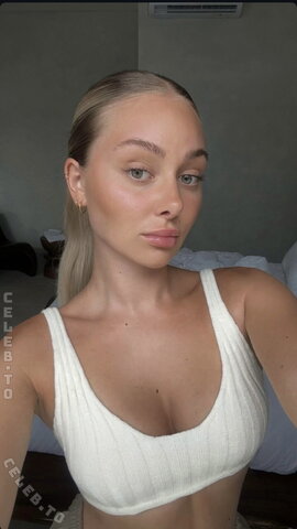 Luuxisa nude photo 11