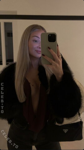 Luuxisa nude photo 9