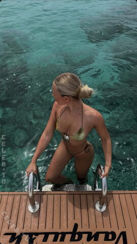 Luuxisa nude photo 7
