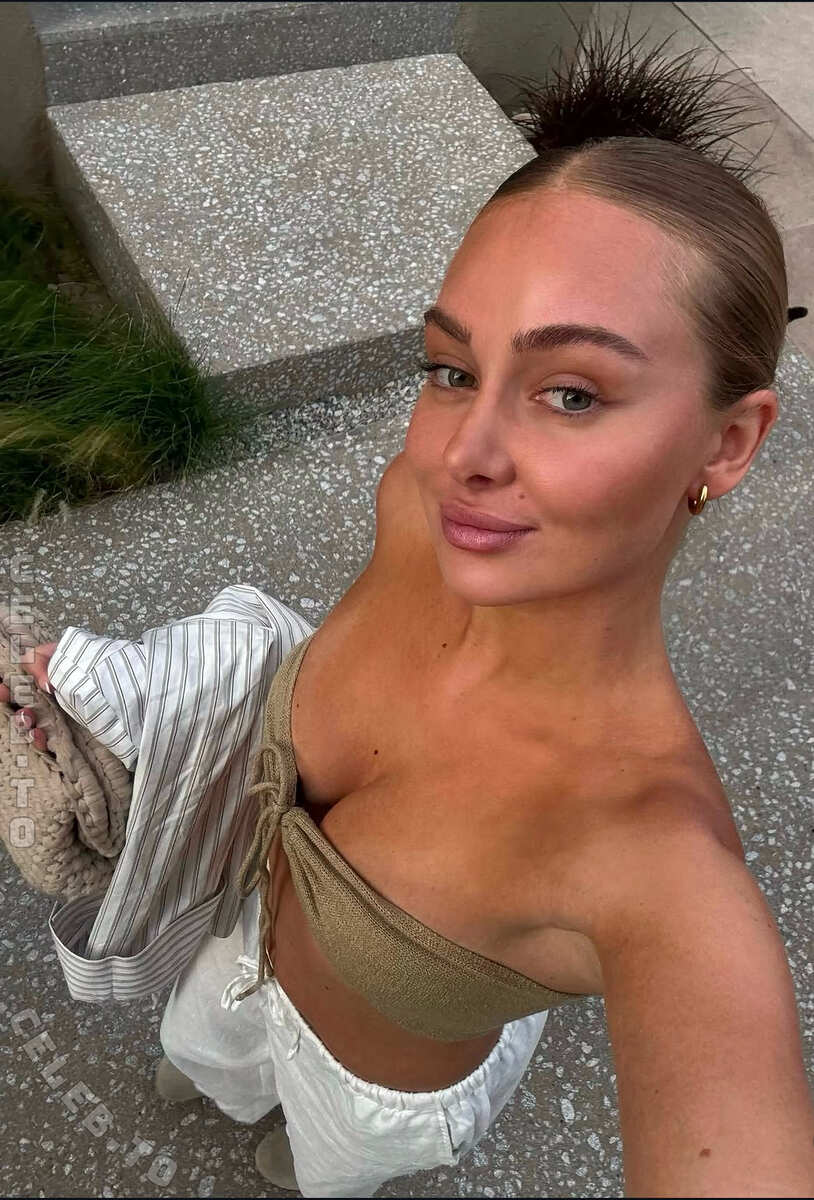 Luuxisa nude photo 1