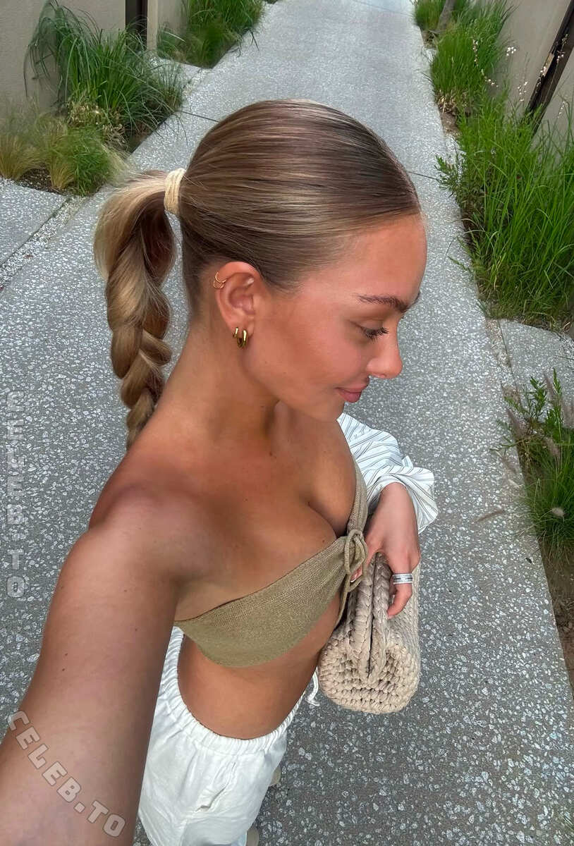 Luuxisa nude photo 3