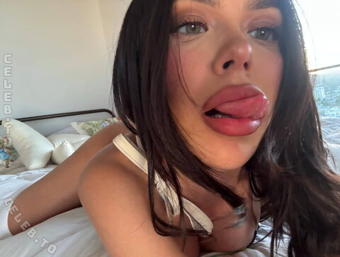 Luvstruck nude photo 2