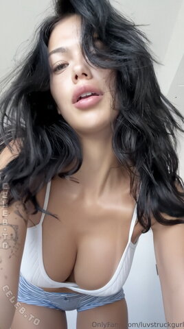 Luvstruck – "do you want my mouth or my tits 😇"