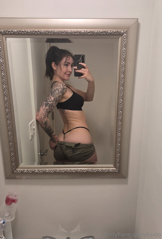 Luxlo nude photo 1