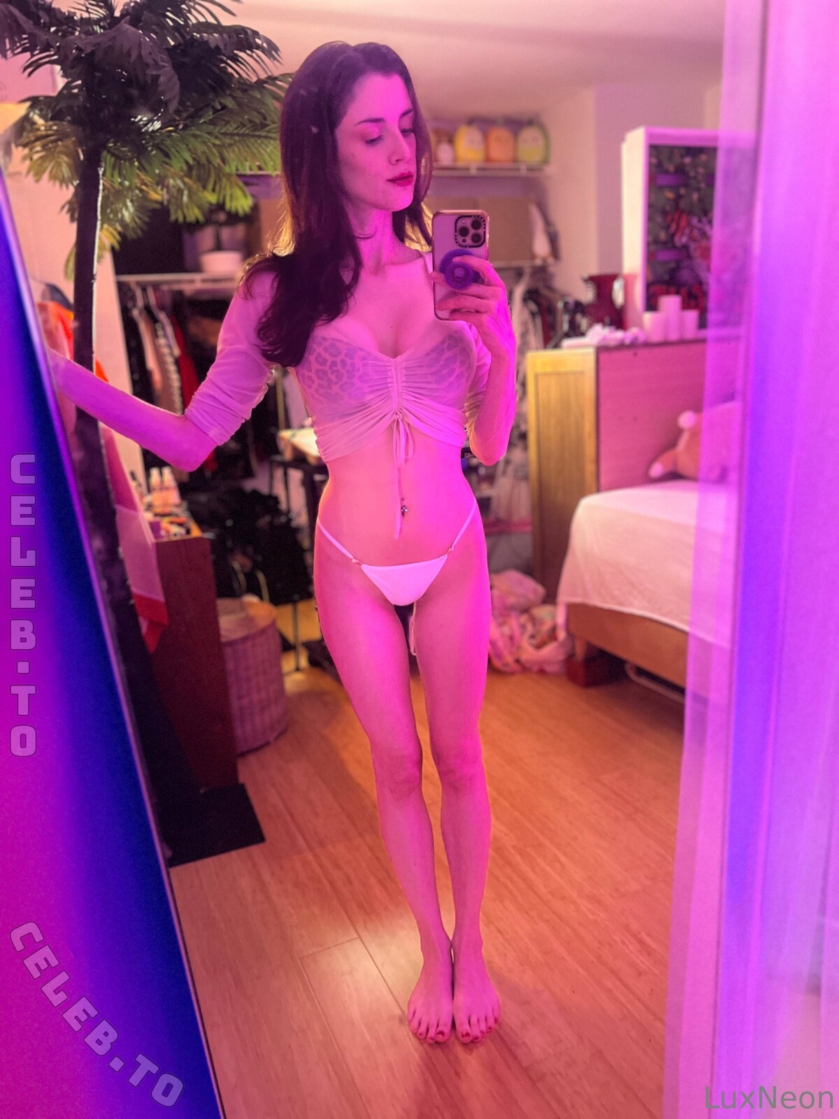 Luxneon nude photo 14