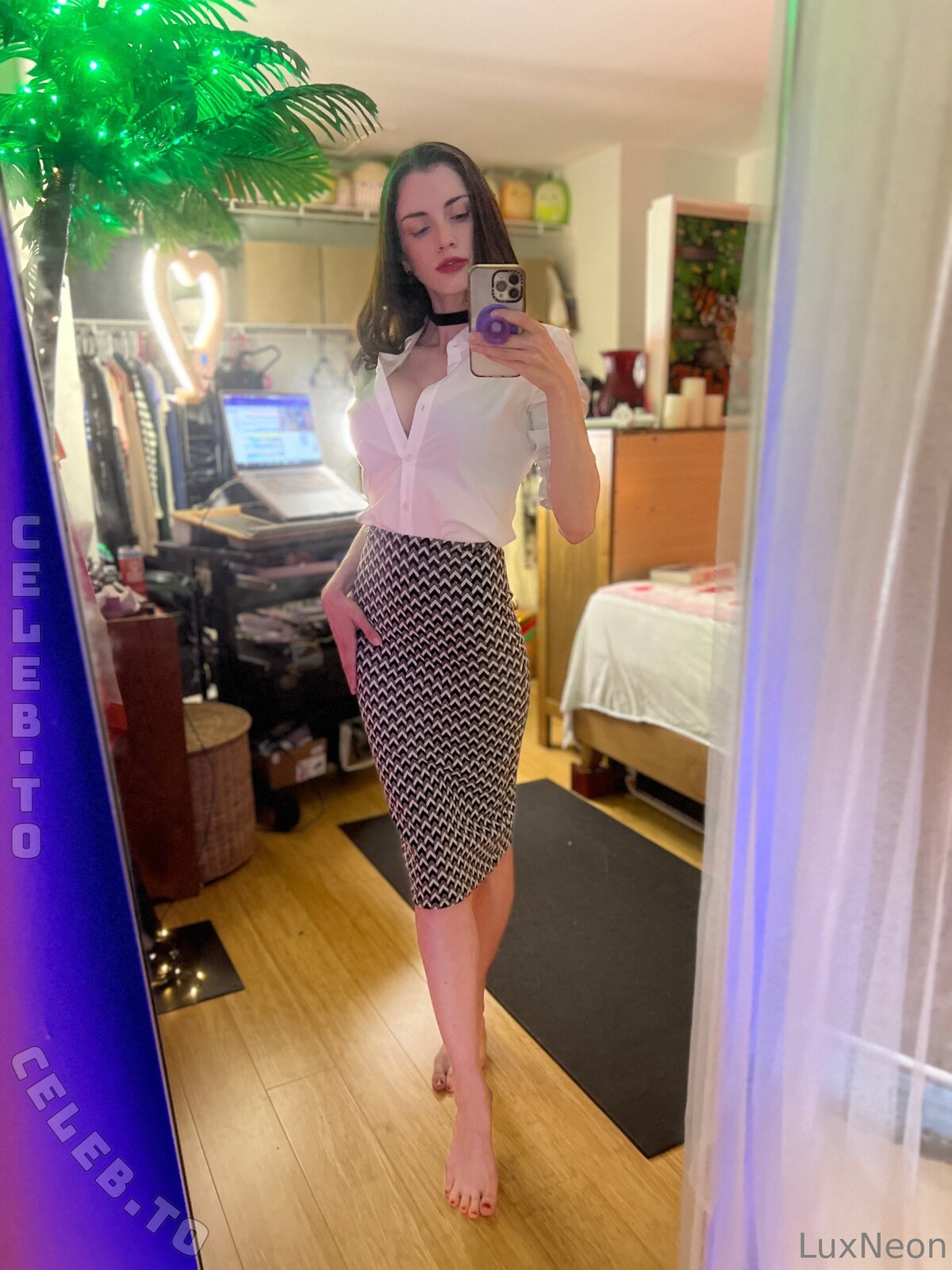 Luxneon nude photo 11