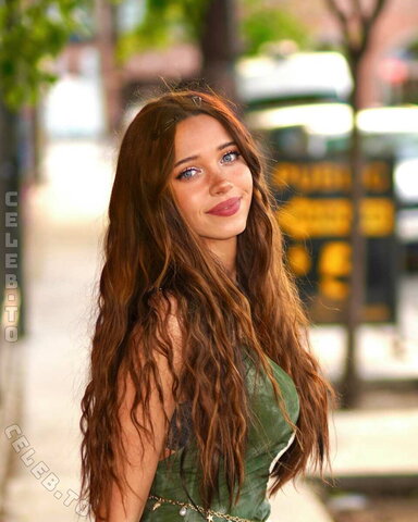 Lydia Violet nude photo 1