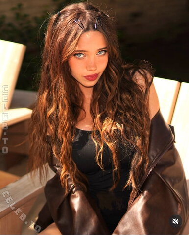Lydia Violet photo 3