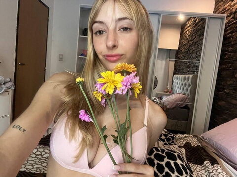 Lynareid nude photo 9