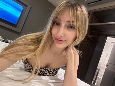 Lynareid nude photo 21
