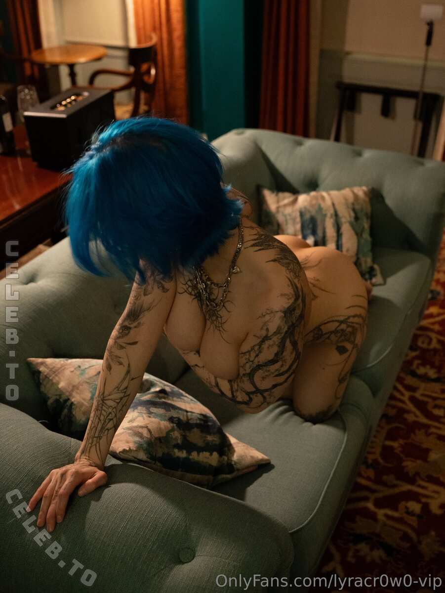 lyracr0w0 nude photo 12