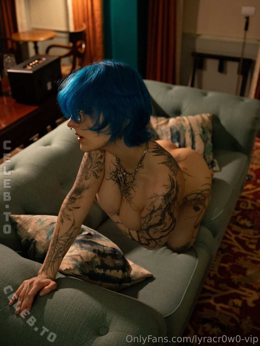 lyracr0w0 nude photo 13
