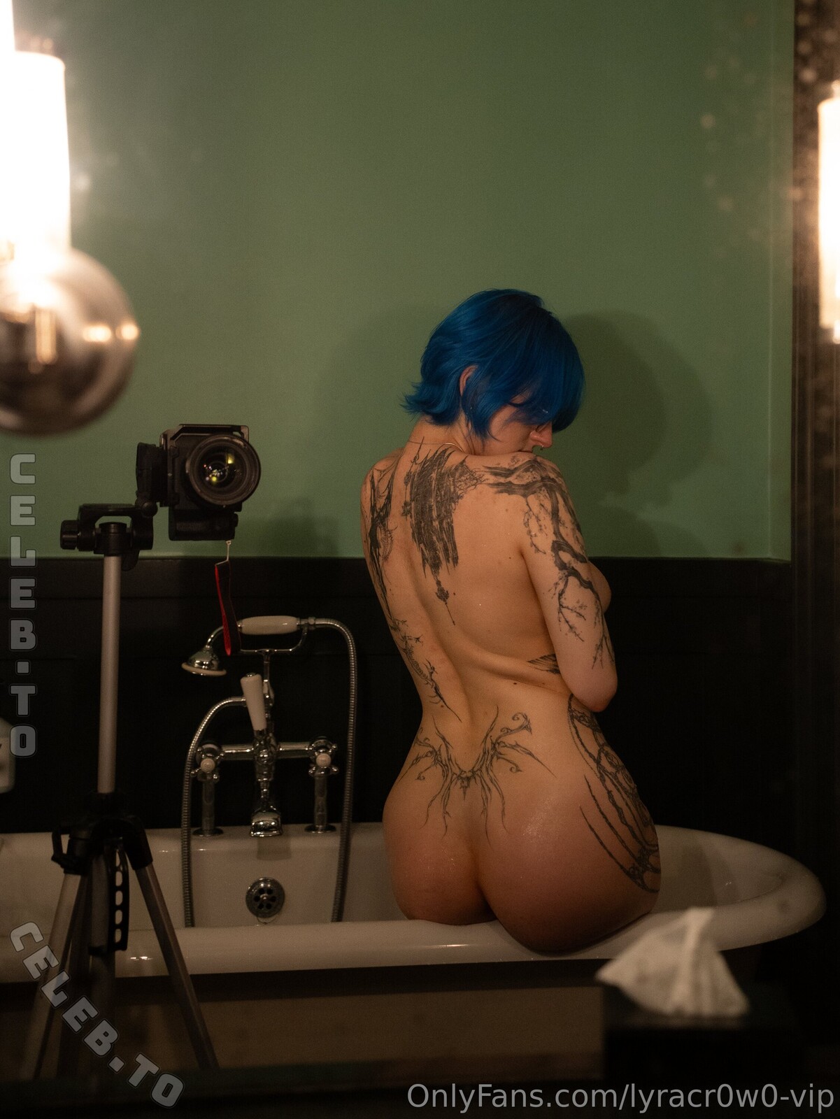 lyracr0w0 nude photo 3