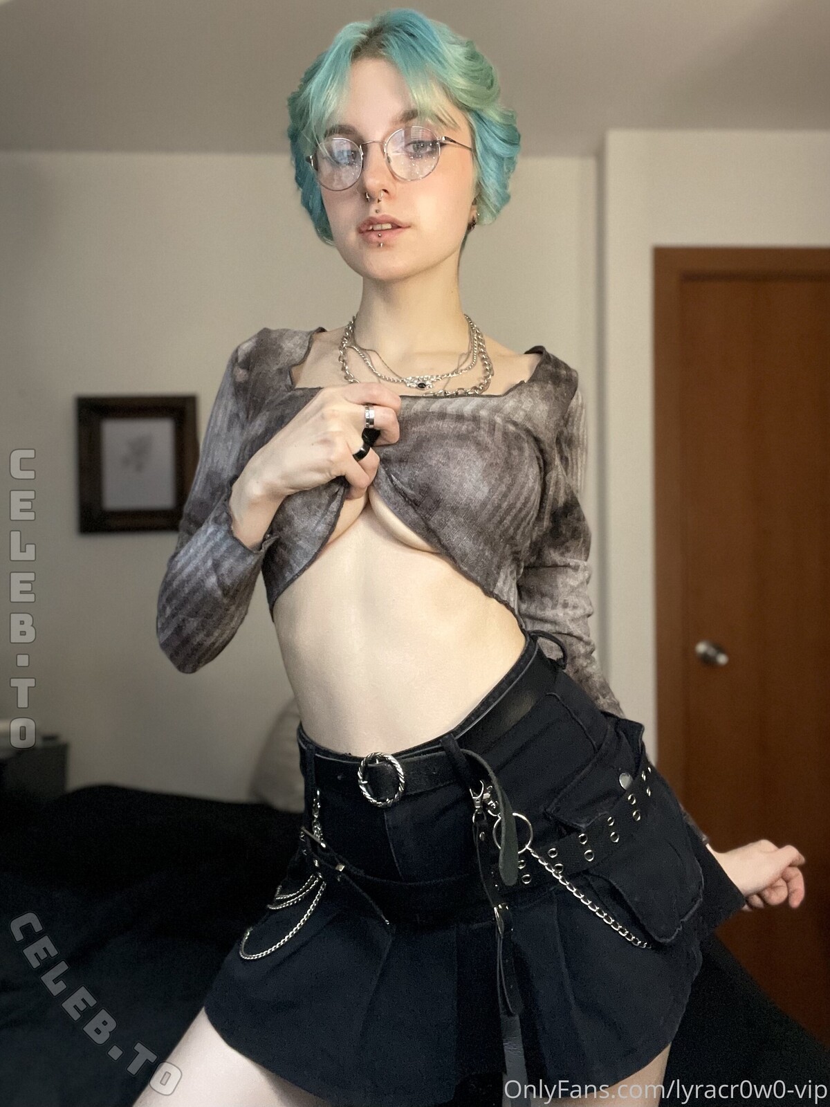 lyracr0w0 nude photo 1